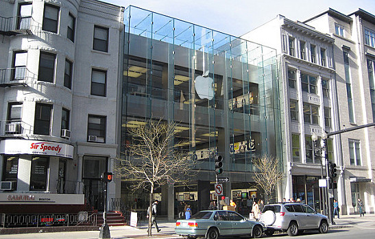 The location serving the new iPhone 5s to tech-hungry Bostonians